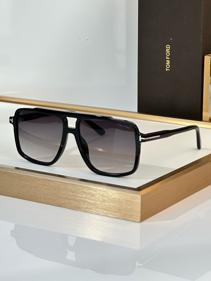 TOM FORD